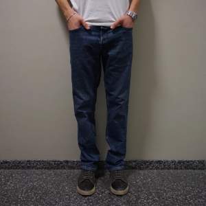 Jack&Jones Jeans | Slim 32/34 - Helt nya knappt använda - Nypris: 700kr | Vårat pris 349kr - Modellen är 183cm väger 60kg.  Hör av er! (Obs fast pris på alla plagg). 