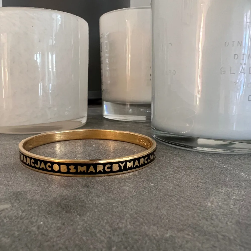 Jättefint armband från Marc Jacobs i bra skick🤍. Asusteet.