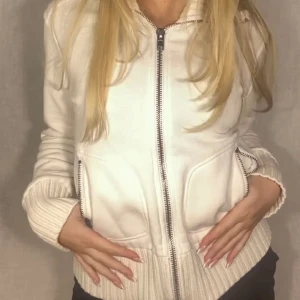 Vintage kofta - Finns att köpa på jealoussecondhand.com