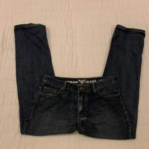 Säljer mina Armani Jeans eftersom jag inte riktigt gillar dom längre, priset är inte huggit i sten. Dm för intresse ;)