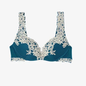 Bh - Säljer denna as snygga intimissimi BH, fick i julklapp och har bara testa den (lapp finns kvar) säljer då den är för liten på mig