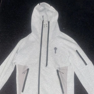 Trapstar hoodie ”LIMITED EDITION - Exklusiv säljs inte längre  Limited edition storlek S men passar även M Riktigt bra skick 