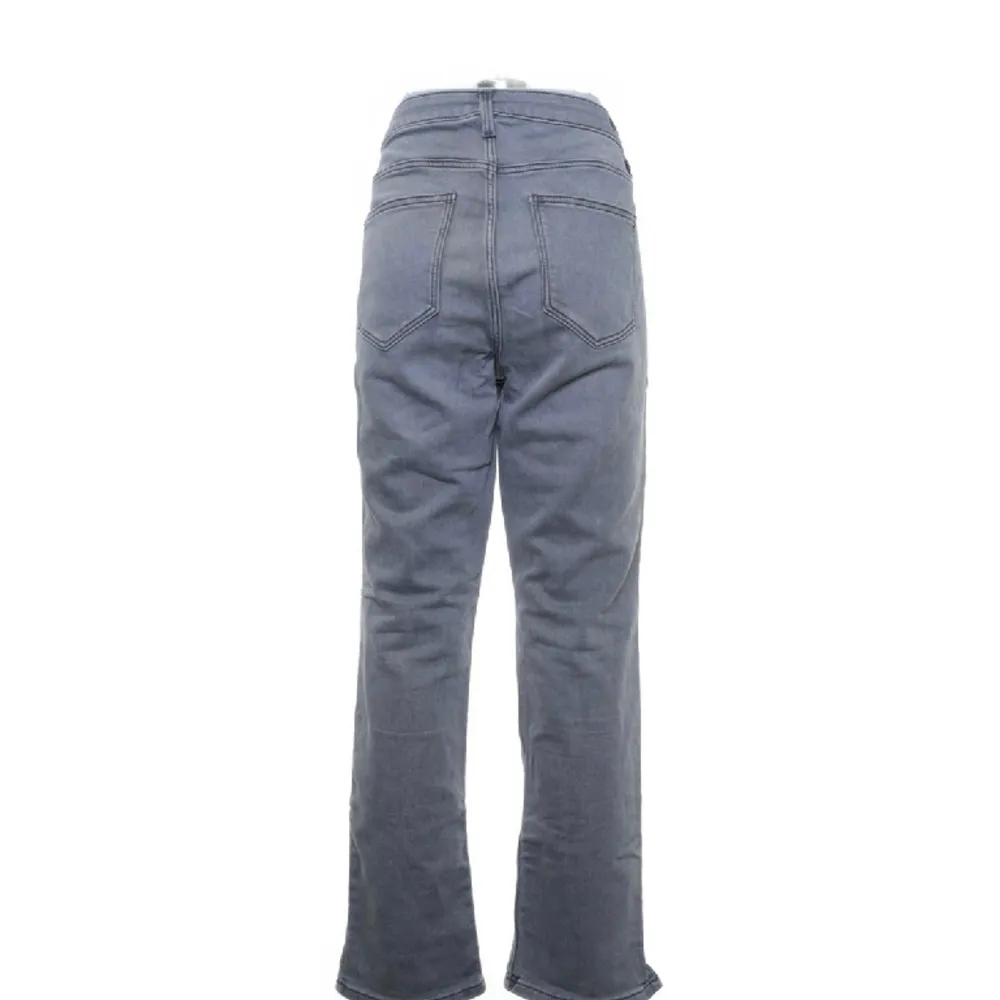 Säljer dessa snygga jeans då dom var för korta, annars fett snygga och älskar dom. Kontakta vid frågor!. Jeans & Byxor.