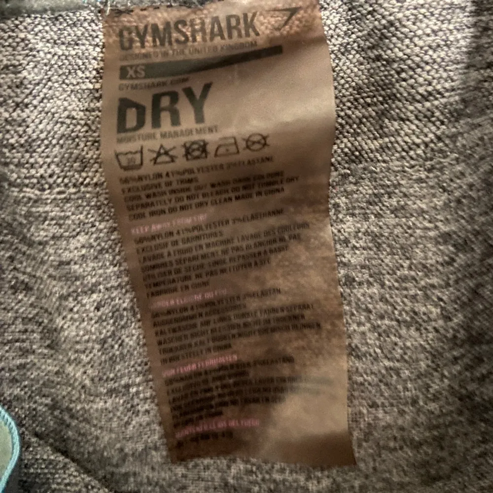 säljer ett par jättefina gymshark tights i storlek xs. använt skick men ändå bra❤️. Jeans & Byxor.