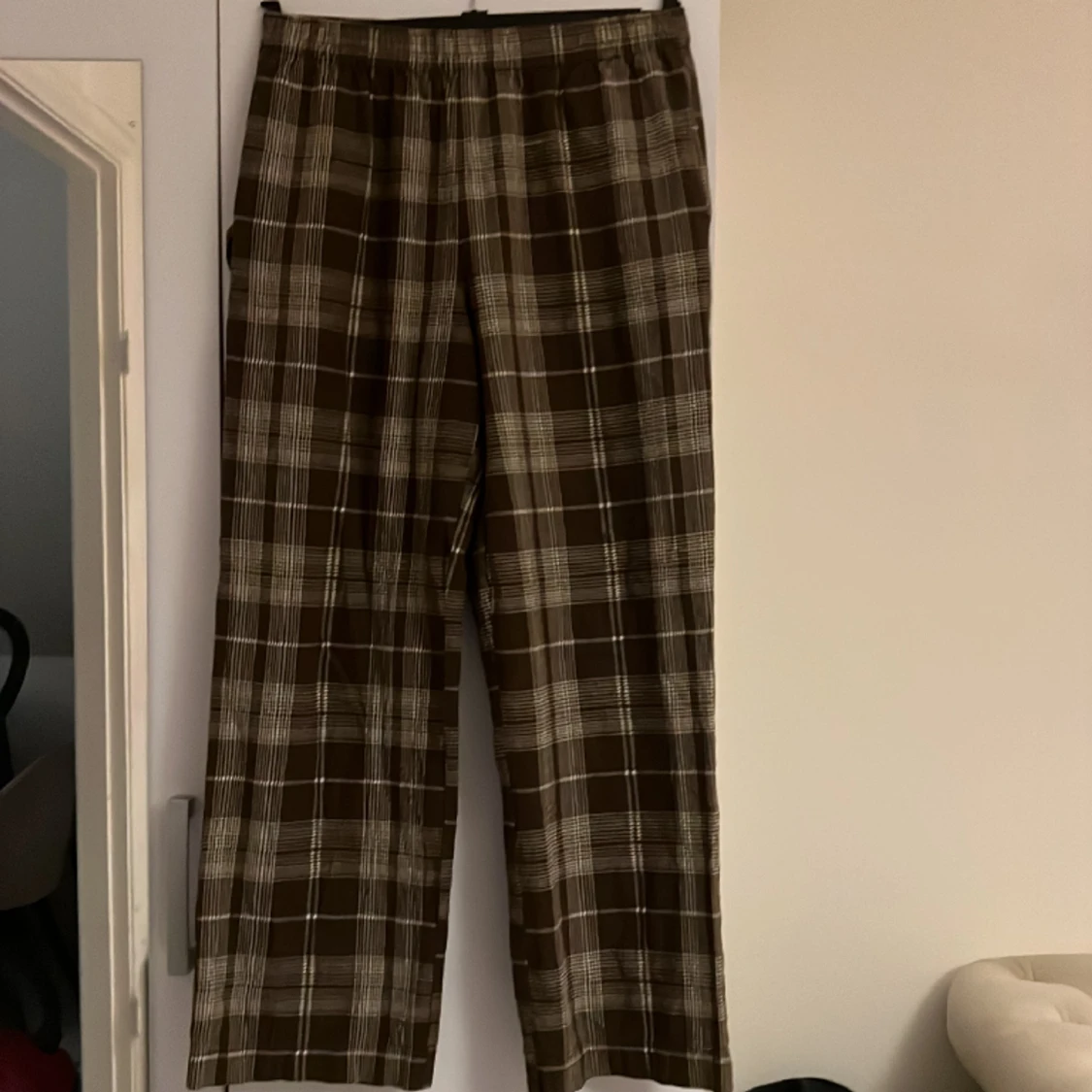 Bruna rutiga byxor 