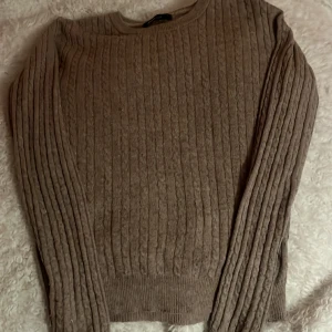 Kavel stickad tröja  - Fin och varm långarmad tröja🤎🤎🤎🤎