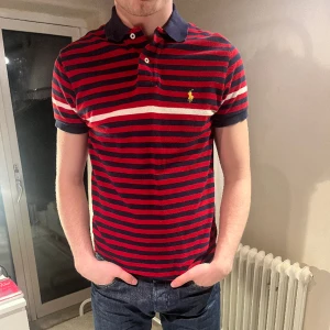 Piké tröja - Hej!! Säljer nu min snygga Ralph lauren pike i fint skick!! Skriv gärna vid frågor😄