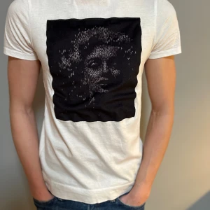 Limitato T-Shirt - En limitato T-shirt i storlek XS. Boxen och äkthetsbevis ingår.