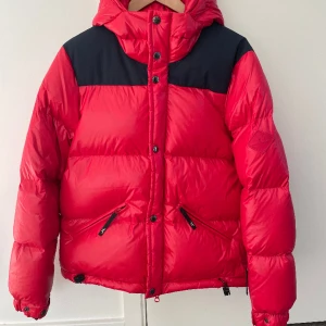 J.Lindberg dunjacka ny - Helt ny dunjacka från J.Lindberg julklapp som inte kommer användas. Nypris 4000kr