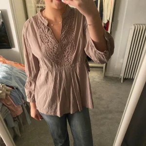 Blus - Fin beige rosa blus. Mycket bra skick