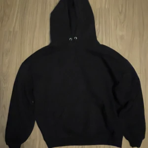 Hoddie - Skön hoddie, tycker om men har blivit för liten 