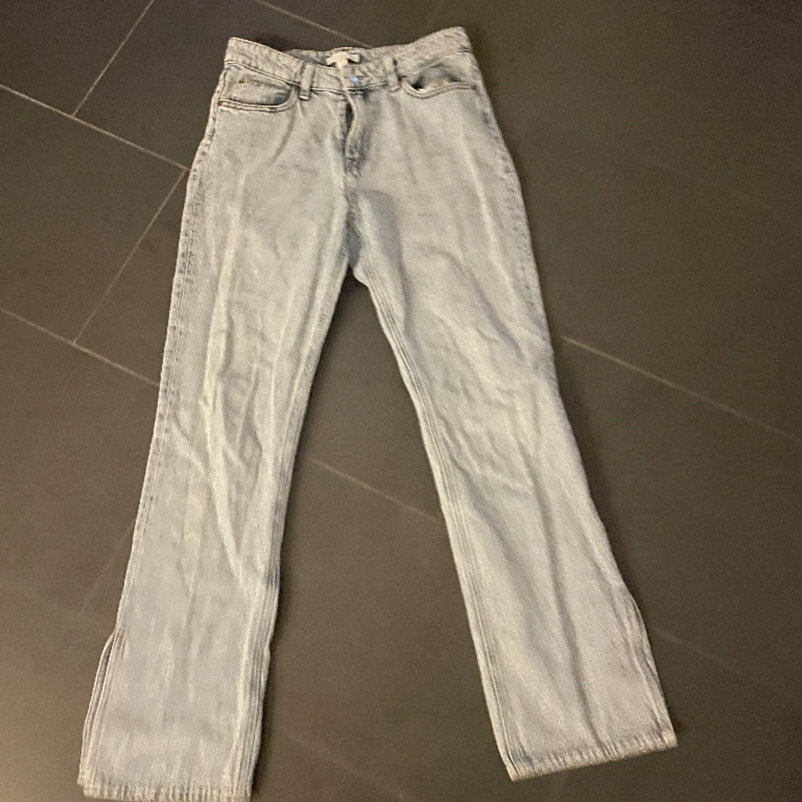 Bootcut jeans med slits