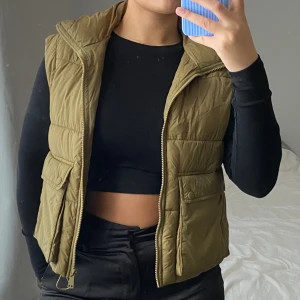 Väst - Använd några gånger, i väldigt fint skick💚