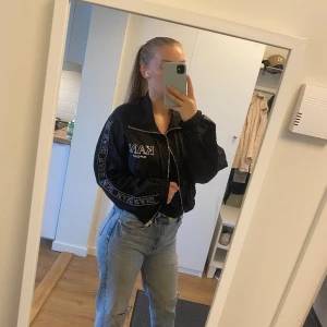 Limited edition Kani sports - Oanvänd limited edition jacka från kani sports. Inköpt för 1500kr, säljs för 600kr