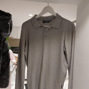 Långärmad piké - Tja säljer en långärmad piké riktigt fet hör av er vid minsta fundering 