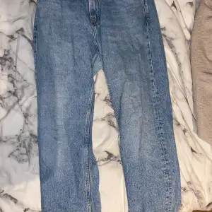 Hej, jag säljer detta par jeans för att de är för små för mig nu!