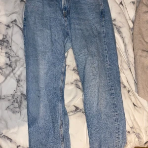 Hm jeans - Hej, jag säljer detta par jeans för att de är för små för mig nu!
