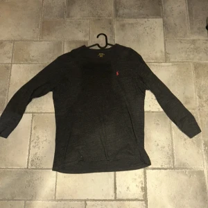 Polo Ralph Lauren Tröja - Storlek: M/M. Den är i bra skick sällan använd.