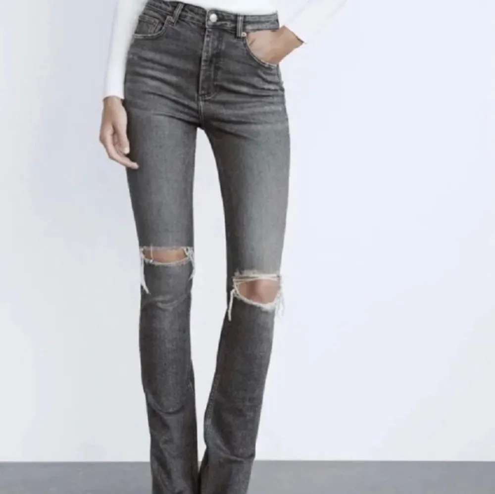 Gråa jeans från zara i fint skick!. Jeans & Byxor.