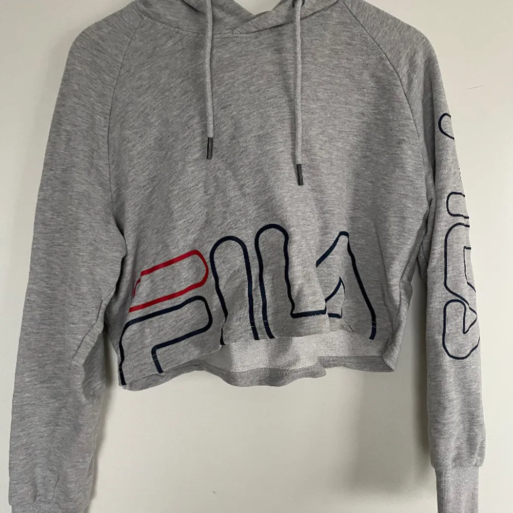 Superbra kavalitet då jag säljer pga att den inte kommer till användning💕💗. Hoodies.