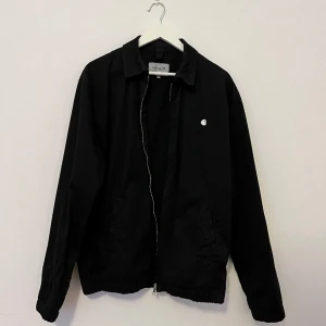 Carharrt WIP work jacket  - Väldigt bra skick, sitter som en L. Inga skador alls.