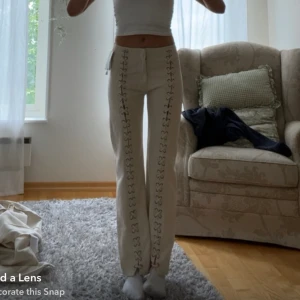 Coola jeans - Skit coola jeans från H&M, använda fåtal gånger, älskar detaljerna men dom har tyvärr blivit försmå. Är 168