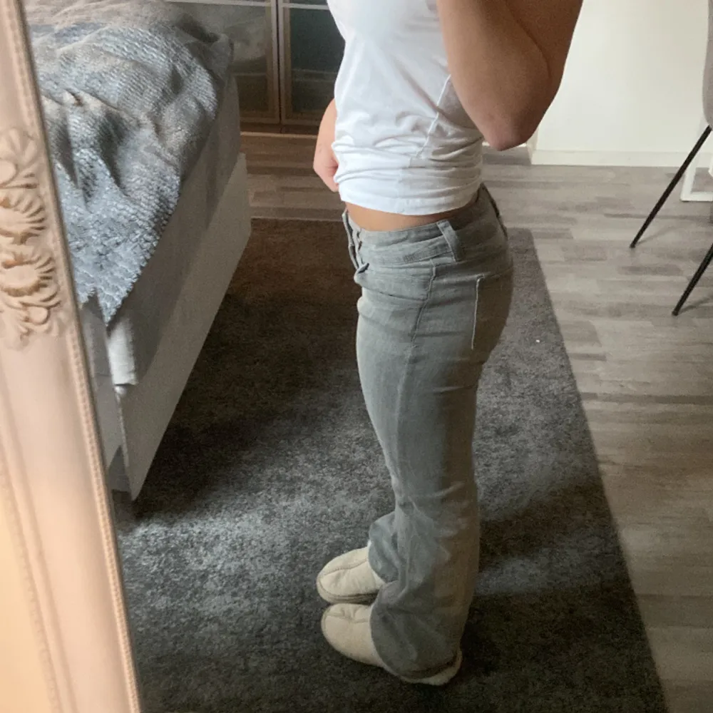 Jätte fina Lågmidjade jeans från Gina. Storlek 152 passar 32/xs med . Jeans & Byxor.