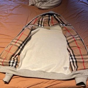 Burberry kofta - Burberry kofta i nyskick