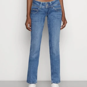 Pepe jeans- venus low waist - Jag säljer ett par Low Waits jeans som jag köpte på zalando. De är i väldig bra skick då de inte har kommit till användning. Köpte dem för ca 900kr och säljer dem för 550kr! Kontakta mig om ni har frågor💓