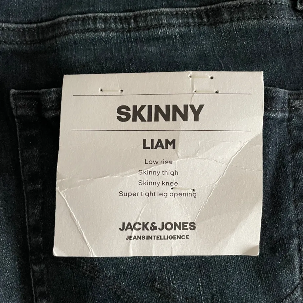 Jack & Jones jeans i modellen ”Skinny Liam”  Skick 10/10, lapparna är kvar, aldrig använda. Skriv privat om du har några frågor!. Jeans & Byxor.