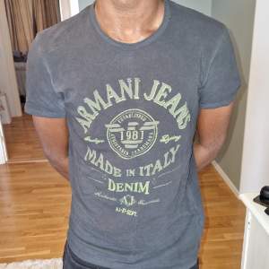 Armani T-shirt till salu. Nyskick och helt oanvänd. Skriv om intresserad.