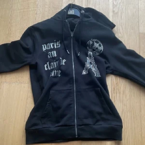 Bling lucid hoodie.  - Riktig fin hoodie med grymt sick 9/10 storlek L men passar också M  