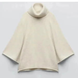 Polotröja - Jätte fin! inga defekter men säljer för att jag tycker att den blev lite stor på mig ❤️‍🔥säljer för 300 vid snabb affär 🩷