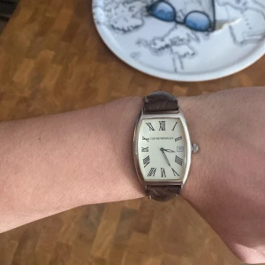 Emporio Armani Klocka - Armani Klocka med datums visare  Hyfsat skick  Box eller kvitto tillkommer ej