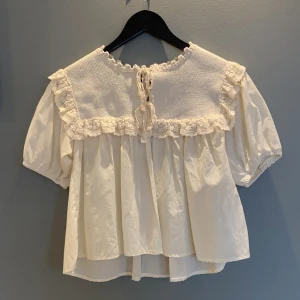 Zara blus - Jättefin blus från zara i storlek S, prislappen är kvar, helt oanvänd då den är för liten för mig