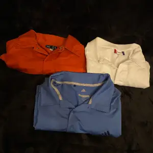 Säljer dessa 3 tröjor i bra skick. Den vita samt blåa är stl L, den orangea är en skjorta i stl 146. 99kr/st eller alla för 249kr. Fraktas inom 48h📦📩 Kolla in våra andra annonser😌