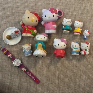 Hello Kitty-figurer & klocka - Figurer med Hello Kitty av varierande storlekar, fina som dekoration. Armbandsklocka med HK-motiv, passar barn eller smal handled. Behöver byte av batteri. 