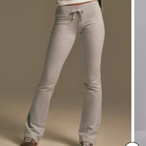 Cozy chill pants NELLy - Lågmidajde mjukisbyxor aldrig använda då det är fel storlek för mig och fick i julklapp❤️