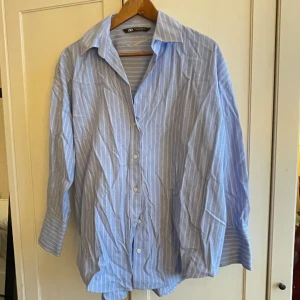 Skjorta Zara - Oversize skjorta i bomull 