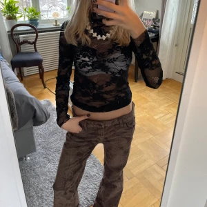 Spets tröja! - Jättebra skick på en svart spets tröja! Skiv om du är intresserad🥰