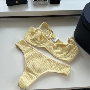 Set - Helt nytt och oanvänt, XS och cupa ca B. 