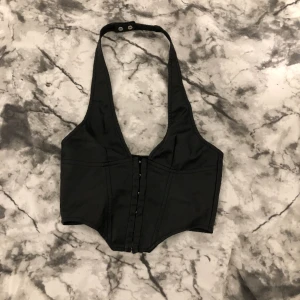 Skinn cropptop🤍 - En topp från H&M i storlek XS🤍