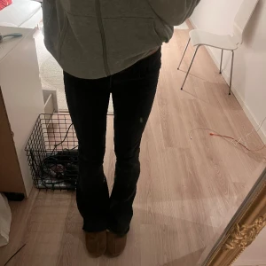 Lågmidjade jeans - Lågmidjade bootcut jeans från zara 