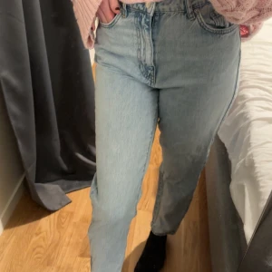 Gina tricot jeans - Så snygga jeans från gina tricot, säljer då de bara inte kommer till användning. Normal i storlek🩵