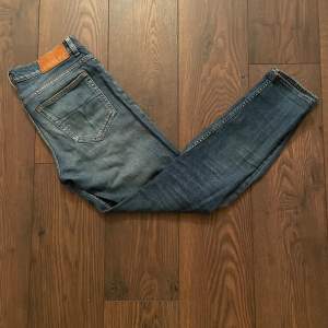 Tjena! Säljer nu dessa schyssta jeans från tiger of sweden i modellen ”evolve”. Tveka inte att kontakta mig vid eventuella frågor 🙌