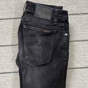 Nudie jeans Grim Tim - Tja säljer dessa riktigt feta Nudie jeansen inga defekter eller konstigheter hör av vid funderingar eller intresse🌳