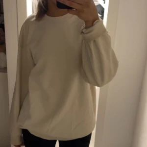 oversized tröja  - Beige större college tröja från gina