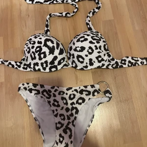 Bikini - Helt ny, oanvänd. Toppen är push up!