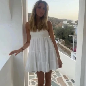 ZARA klänning - Superfin & somrig klänning ifrån zara. Klänning är andvänd några fåtal gånger så skicket är som nytt. Köpte den för två sommrar sedan & den säljs inte längre!💗 ( första bilden är lånad, kom privat för fler bilder)