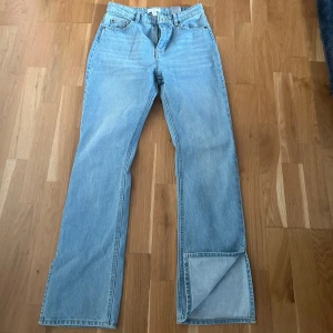 Straight High split jeans - Strl: 36, nyskick 